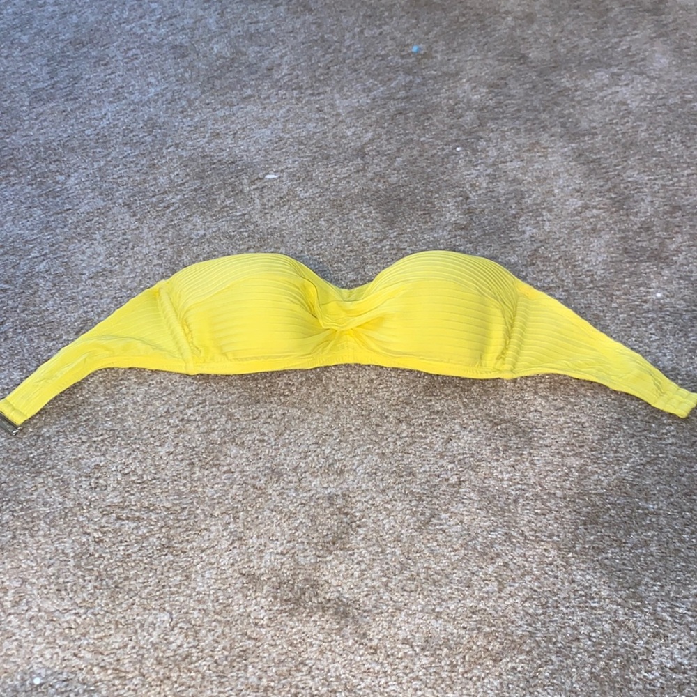 Bright yellow strapless top. Can add straps to it. Size small padded.